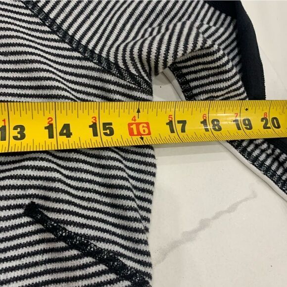 Lululemon Runder Under Reversible Pique Women Sz 6 ? Long Sleeves Black White - Picture 3 of 8